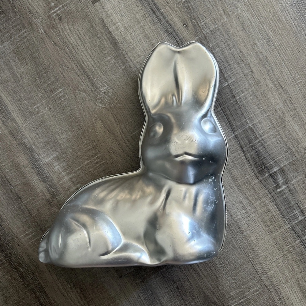 Wilton 1974 2-Piece Bunny Mold 502-2227